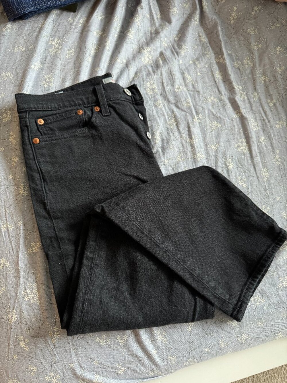 Levi’s Wedgie Straight High Rise Black Jeans Size 28